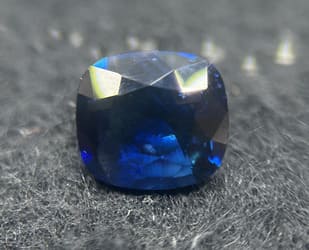 1.02 ct Royal Blue Sapphire - Heated - Sri Lankan